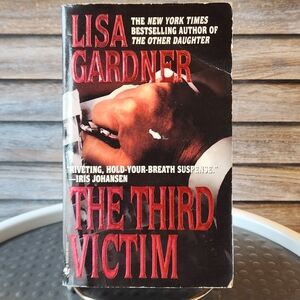 The Third Victim Lisa Gardner Paperback Book